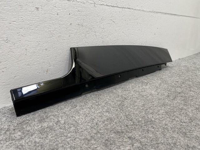 新品!1シリーズ E87 純正 右 フロント ドア エクステリア Bピラートリム 5133 7154310 51337154310 ブラックII 668 BMW(147714)