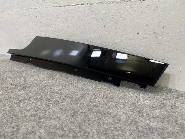 新品!1シリーズ E87 純正 右 フロント ドア エクステリア Bピラートリム 5133 7154310 51337154310 ブラックII 668 BMW(147714)