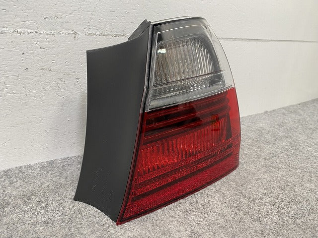 新品!3シリーズ E90 純正 右 テールランプ/ライト/レンズ ハロゲン AI 11 ELJ70 V 63210406678 BMW(147719)