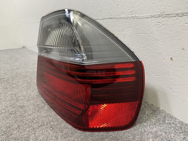 新品!3シリーズ E90 純正 右 テールランプ/ライト/レンズ ハロゲン AI 11 ELJ70 V 63210406678 BMW(147719)