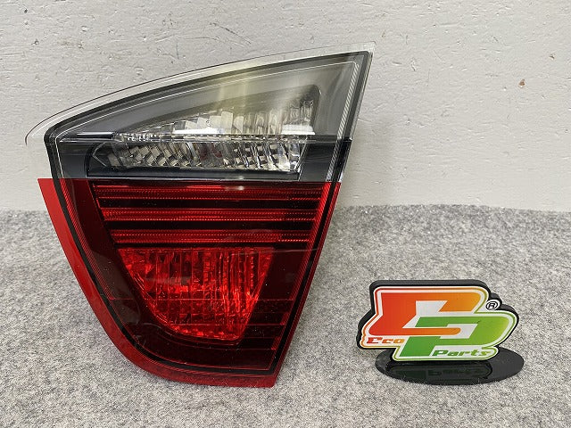 新品!3シリーズ E90 純正 右 テールランプ/ライト/レンズ ハロゲン 0284952223 63210406678 BMW(147720)