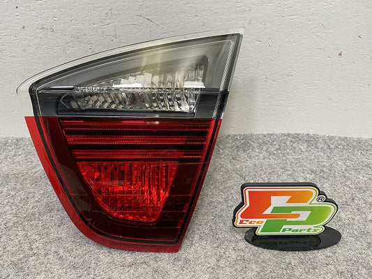 新品!3シリーズ E90 純正 右 テールランプ/ライト/レンズ ハロゲン 0284952223 63210406678 BMW(147720)