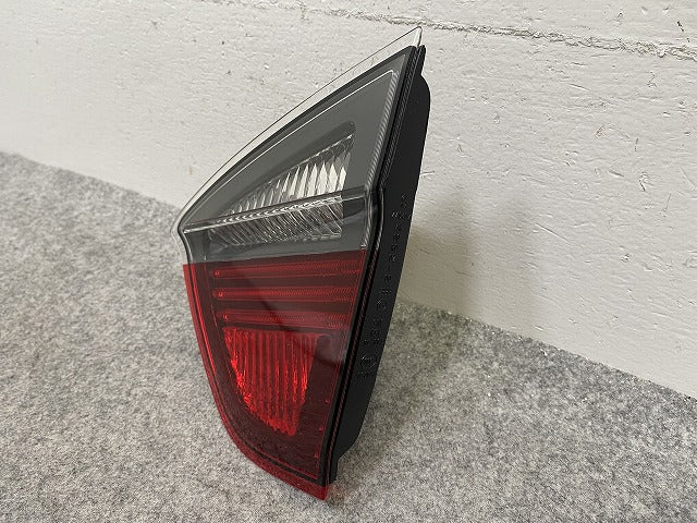 新品!3シリーズ E90 純正 右 テールランプ/ライト/レンズ ハロゲン 0284952223 63210406678 BMW(147720)