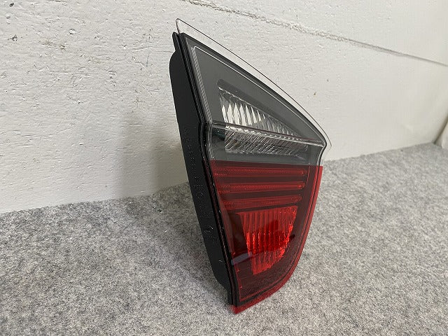 新品!3シリーズ E90 純正 左 テールランプ/ライト/レンズ ハロゲン 0284942224 63210406678 BMW(147721)
