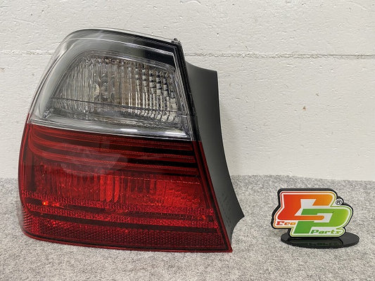 新品!3シリーズ E90 純正 左 テールランプ/ライト/レンズ ハロゲン AI 11 ELJ70 V 63210406678 BMW(147722)