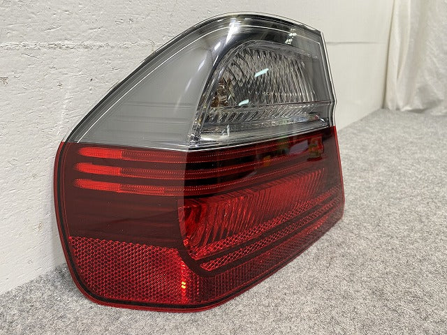 新品!3シリーズ E90 純正 左 テールランプ/ライト/レンズ ハロゲン AI 11 ELJ70 V 63210406678 BMW(147722)