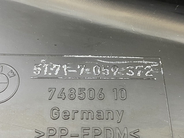 新品!1シリーズ E81/E87 純正 右 フロント フェンダー ライナー 後側 51.71-7 059 372 51717059372 素地 BMW(147725)