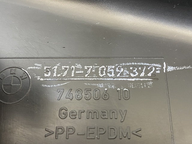 新品!1シリーズ E81/E87 純正 右 フロント フェンダー ライナー 後側 51.71-7 059 372 51717059372 素地 BMW(147727)