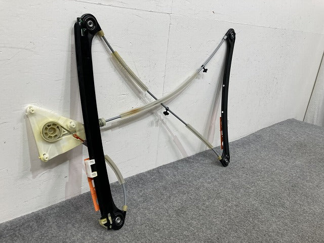 新品!A3 8P系 純正 右 フロント ドア レギュレーター/電動パワーウィンドウレギュレーター 8P3.837.462C 8P3837462C アウディ(147734)