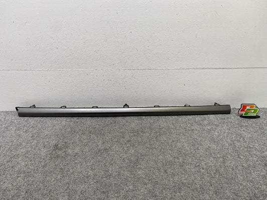 新品!カローラ クロス ZSG10/MXGA10/ZVG11/ZVG15/ZVG13/ZVG16 純正 リア バンパー モール 52151-16100 シルバー ソリッド トヨタ(147753)