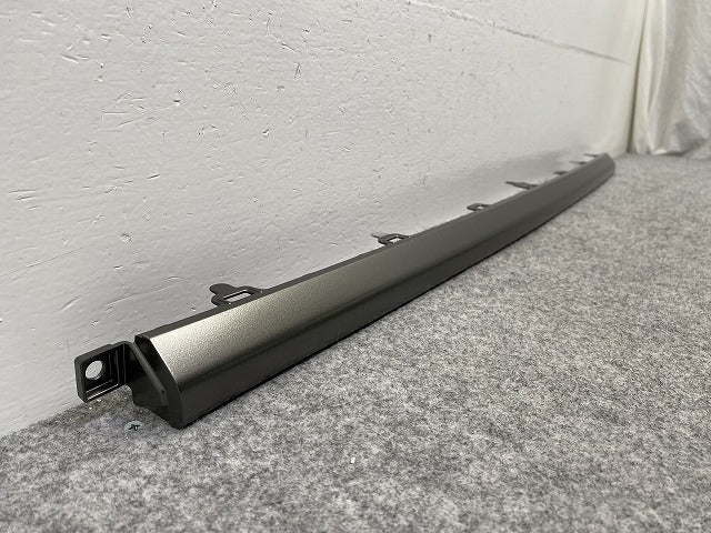 新品!カローラ クロス ZSG10/MXGA10/ZVG11/ZVG15/ZVG13/ZVG16 純正 リア バンパー モール 52151-16100 シルバー ソリッド トヨタ(147753)