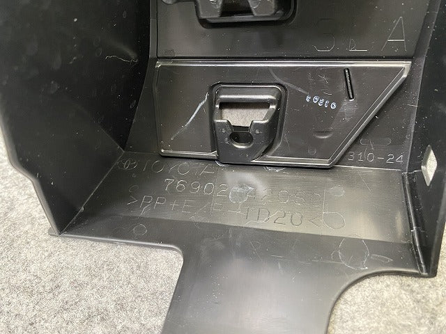 新車取り外し!RAV4 ラブ4 60系/AXAN64 純正 左 サイドパネル /フェンダーパネル/マッドガード 76902-42080 素地 トヨタ(147764)