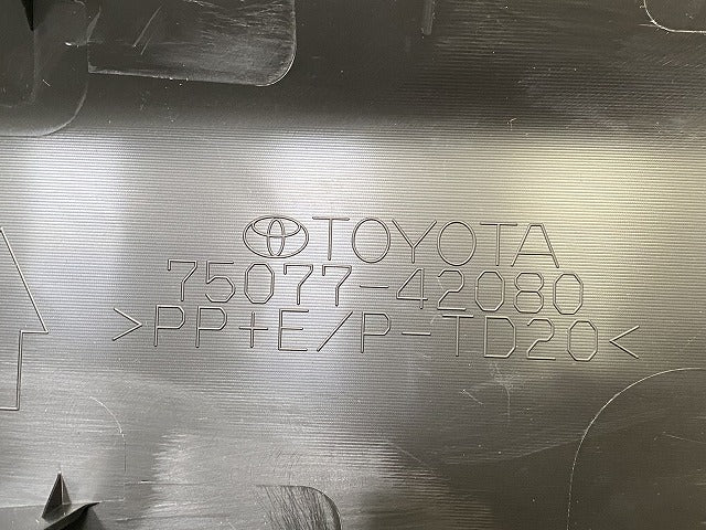 新車取り外し!RAV4 ラブ4 60系/AXAN64 純正 右 リア ドア サイドパネル 75077-42080 素地 トヨタ(147767)