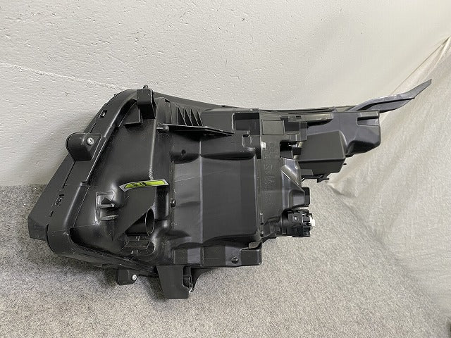 フリード GT1/GT2/GT3/GT4/GT5/GT6/GT7/GT8 純正 右 ヘッドライト/ランプ LED レベライザー 刻印J0 STANLEY W7390 ブラック(147771)