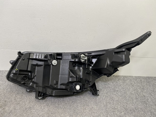 フリード GT1/GT2/GT3/GT4/GT5/GT6/GT7/GT8 純正 右 ヘッドライト/ランプ LED レベライザー 刻印J0 STANLEY W7390 ブラック(147771)