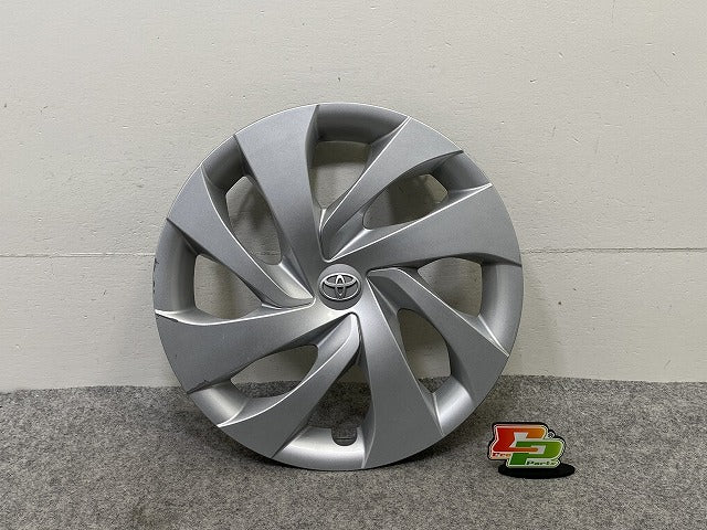 ヤリス KSP210/MXPA10/MXPA15/MXPH10/MXPH15 MXPH14/MXPH17  ホイールカバー/ホイールキャップ 42602-K0010 シルバー(147778)
