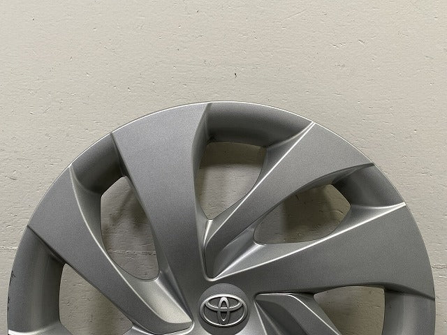 ヤリス KSP210/MXPA10/MXPA15/MXPH10/MXPH15 MXPH14/MXPH17  ホイールカバー/ホイールキャップ 42602-K0010 シルバー(147778)