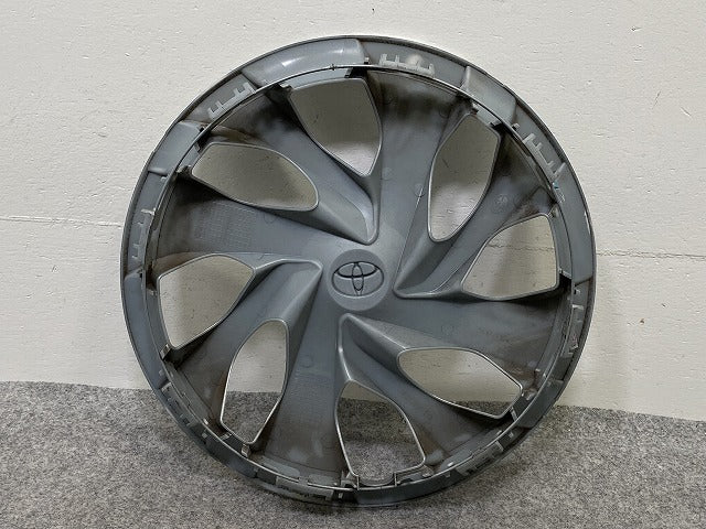 ヤリス KSP210/MXPA10/MXPA15/MXPH10/MXPH15 MXPH14/MXPH17  ホイールカバー/ホイールキャップ 42602-K0010 シルバー(147778)