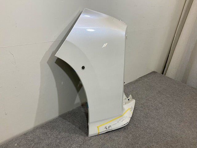 ノア NOAH 90系/MZRA90W/MZRA95W/ZWR90W/ZWR95W 純正 右 フロント コーナーパネル/コーナーカバー 52112-V1040/50 ホワイト 070(147786)