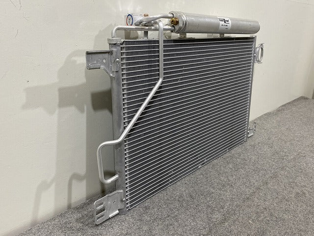 新品!Cクラス W203 純正  コンデンサー 001-10-16680 2035000854 メルセデスベンツ(147796)