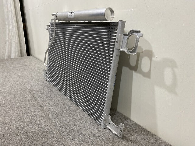 新品!Cクラス W203 純正  コンデンサー 001-10-16680 2035000854 メルセデスベンツ(147797)