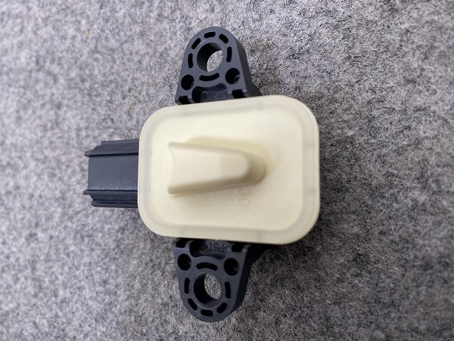 新品!XC60 純正  エアーバッグ センサー 314 71 578 V31476970 ボルボ(147804)
