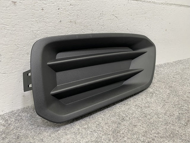 新品!XC40 XB系 純正 右 フロント バンパー グリル 31407950 V31407950 素地 ボルボ(147811)