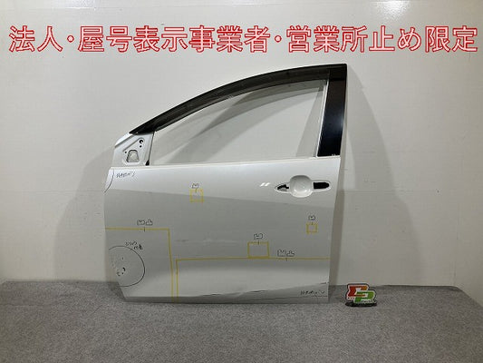 ヤリス KSP210/MXPA10/MXPA15/MXPH10/MXPH15 MXPH14/MXPH17 純正 左 フロント ドア バイザー付 ホワイトパールクリスタルシャイン(147814)