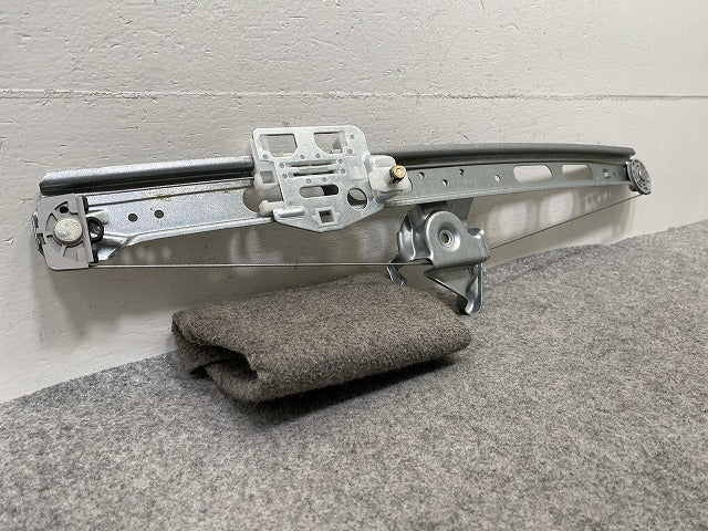 新品!Aクラス W168 純正 右 フロント ドア ウィンドウ レギュレーター A1687201246 メルセデスベンツ(147820)