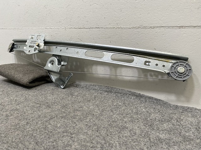 新品!Aクラス W168 純正 右 フロント ドア ウィンドウ レギュレーター A1687201246 メルセデスベンツ(147820)