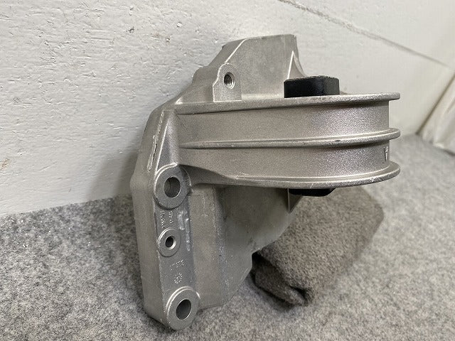 新品!S80/XC90 純正  エンジンマウント 13541 V8671633 ボルボ(147827)