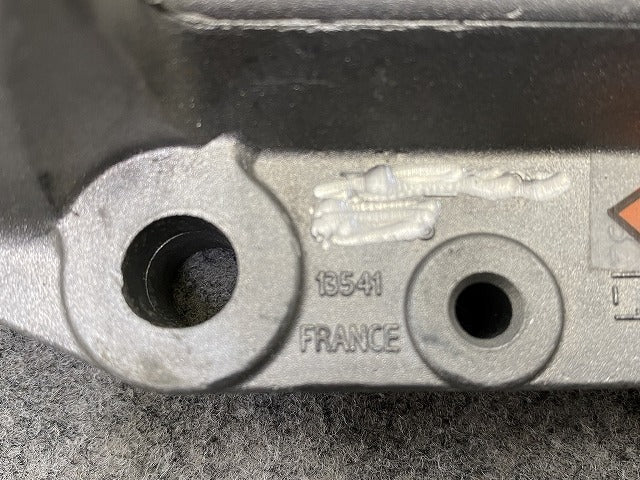 新品!S80/XC90 純正  エンジンマウント 13541 V8671633 ボルボ(147827)