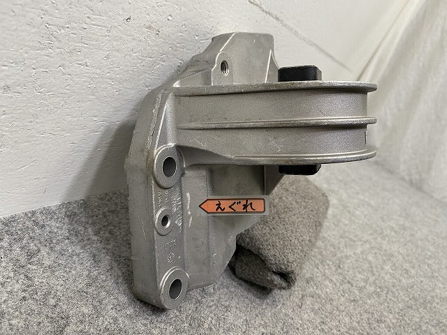 新品!S80/XC90 純正  エンジンマウント 13541 V8671633 ボルボ(147828)