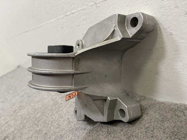 新品!S80/XC90 純正  エンジンマウント 13541 V8671633 ボルボ(147828)