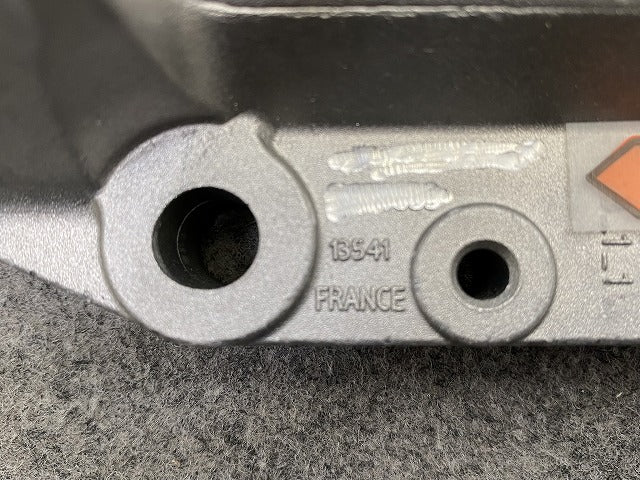 新品!S80/XC90 純正  エンジンマウント 13541 V8671633 ボルボ(147829)