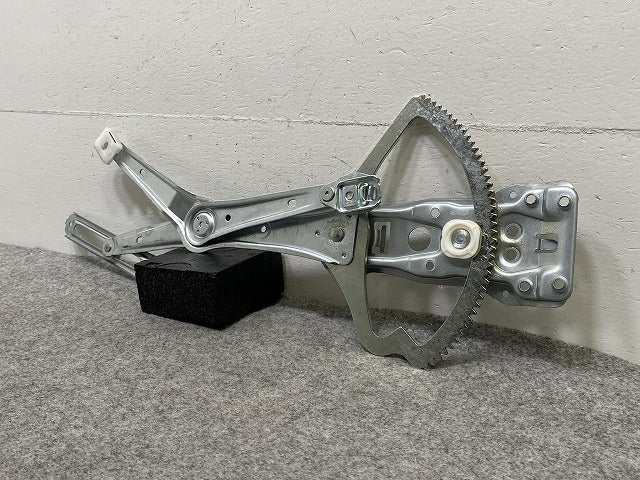 新品!Cクラス W202/1995-2000 純正 右 フロント ドア ウィンドウ レギュレーター W202/R170 A2027201646 メルセデスベンツ(147834)