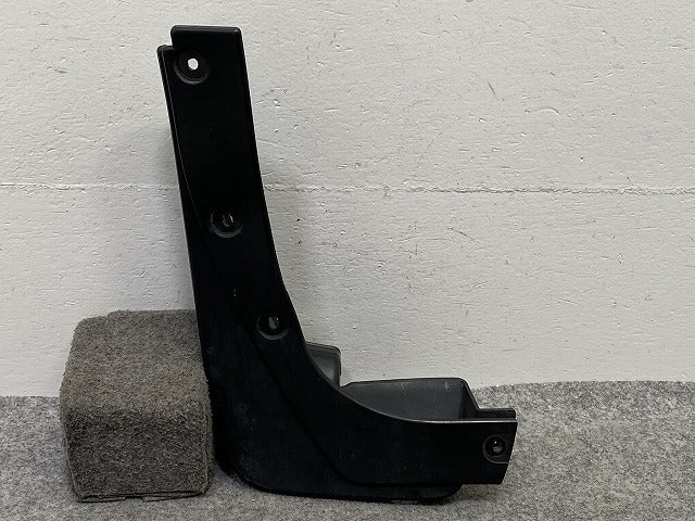 キャラバン NV350 E26 純正 左 フロント マッドガード F38E0-3XA*A ディープフォレスト DAR 日産(147838)