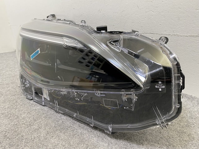 ヤリスクロス MXPB10/MXPB15 ハイブリッド/MXPJ10/MXPJ15 純正 右 ヘッドライト/ランプ LED レベライザー 刻印B2 KOITO 52-325(147846)
