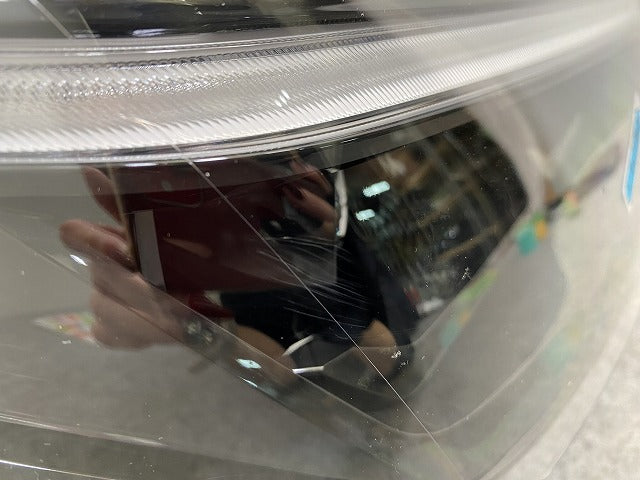 ヤリスクロス MXPB10/MXPB15 ハイブリッド/MXPJ10/MXPJ15 純正 右 ヘッドライト/ランプ LED レベライザー 刻印B2 KOITO 52-325(147846)