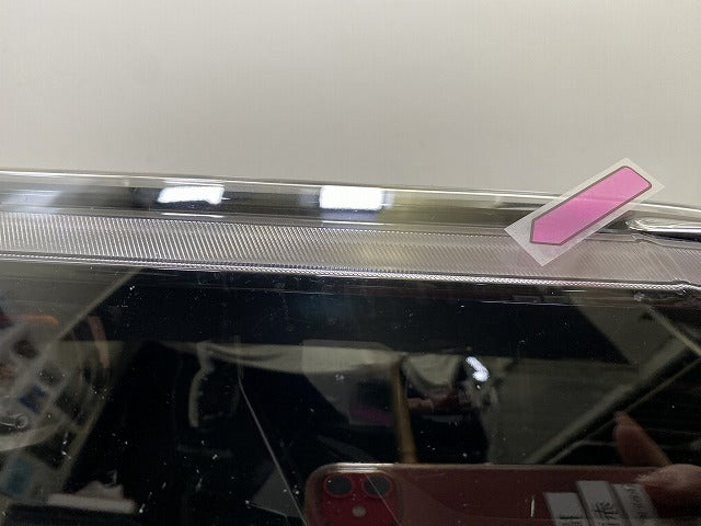 ヤリスクロス MXPB10/MXPB15/MXPJ10/MXPJ15 純正 右 ヘッドライト/ランプ LED レベライザー 刻印B2 KOITO 52-325 81110-52N21(147867)