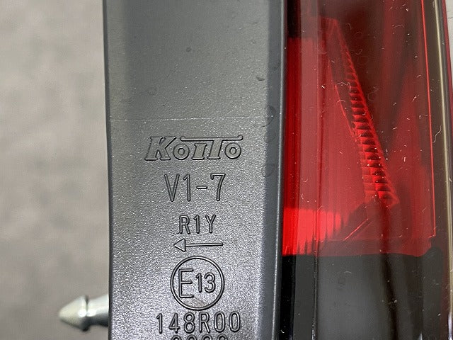 ノア NOAH 90系/MZRA90W/MZRA95W/ZWR90W/ZWR95W 純正 左 テールランプ/ライト/レンズ LED 刻印HL KOITO V1-7 81590-V1020(147876)