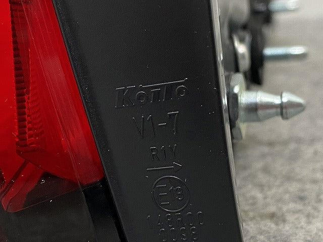 ノア NOAH 90系/MZRA90W/MZRA95W/ZWR90W/ZWR95W 純正 右 テールランプ/ライト/レンズ LED 刻印HR KOITO V1-7 81580-V1020(147877)