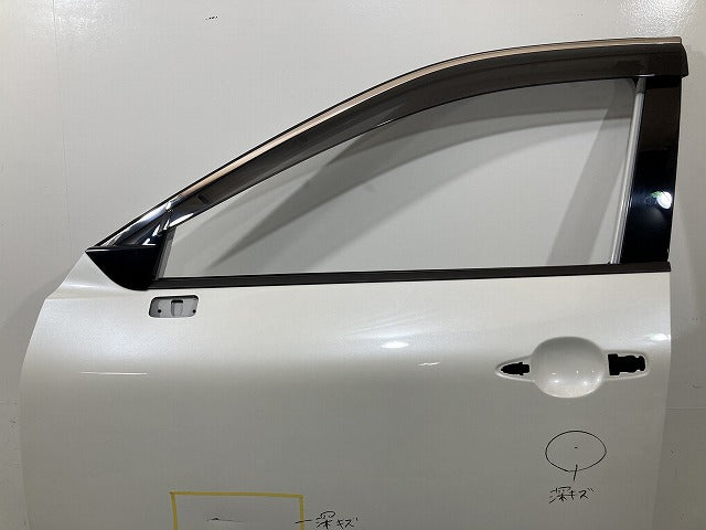 エクストレイル/X-TRAIL T33/SNT33 純正 左 フロント ドア バイザー付 ブリリアントホワイトパール QAB 日産(147892)