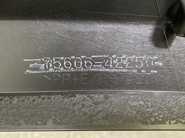 新車取り外し!RAV4 ラブ4 60系/AXAN64 純正 左 リア フェンダーアーチモール/オーバーフェンダー 75606-42250 素地 トヨタ(147924)