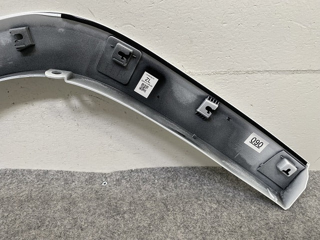 新車取り外し!ランドクルーザー FJA300W/VJA300W 純正 左 リア フェンダーアーチモール/オーバーフェンダー 75606-60120/1/2(147927)