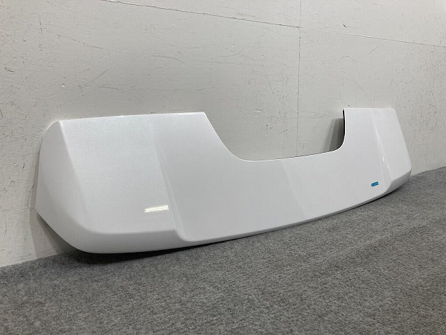 新車取り外し!ランドクルーザー/ランクル FJA300W/VJA300W 純正 リア ルーフスポイラー/ウイング 76085-60130/1 パールホワイト (147931)