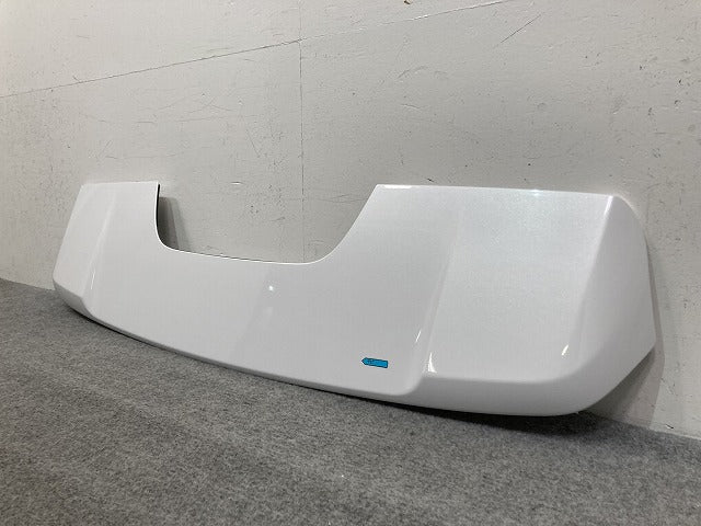 新車取り外し!ランドクルーザー/ランクル FJA300W/VJA300W 純正 リア ルーフスポイラー/ウイング 76085-60130/1 パールホワイト (147931)