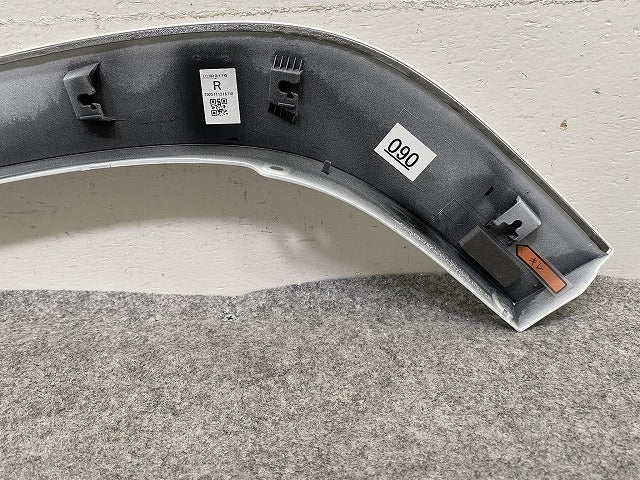 新車取り外し!ランドクルーザー/ランクル FJA300W/VJA300W 純正 右 リア フェンダーアーチモール 75077-60060/1/2(147933)