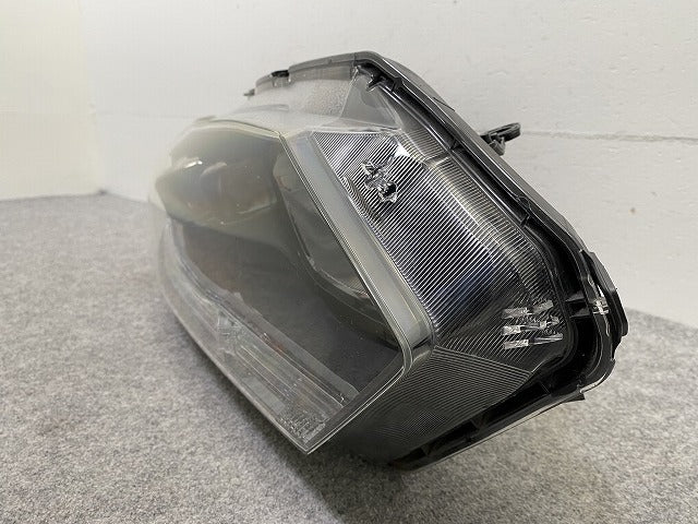 ホンダ ヴェゼル ハイブリッド RU1 RU2 RU3 RU4 前期 右ヘッドライト
