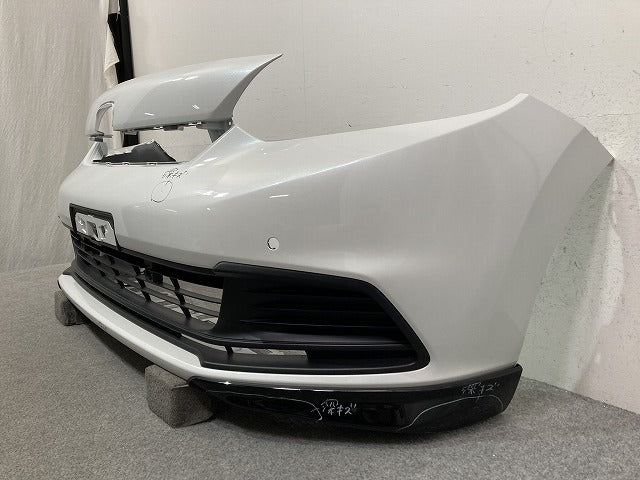 フィット GR1/GR2/GS4/GS6/GR3/GR4 純正 後期 フロント バンパー ロアグリル付 71101-TZA-N000 プラチナホワイトパール NH883P(147975)